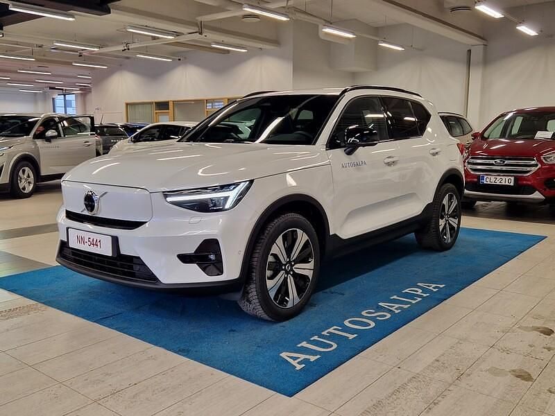 717 Käytetty 2025 Volvo EX40 Plus Katumaasturi | 51 900 € (Hieman kallis) - Kuva 1/4