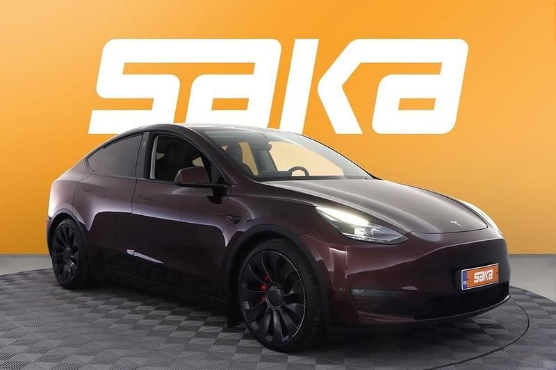 Käytetty 2024 Tesla Model Y Performance Katumaasturi | 39 900 € (Perustarjous) - Kuva 1/3