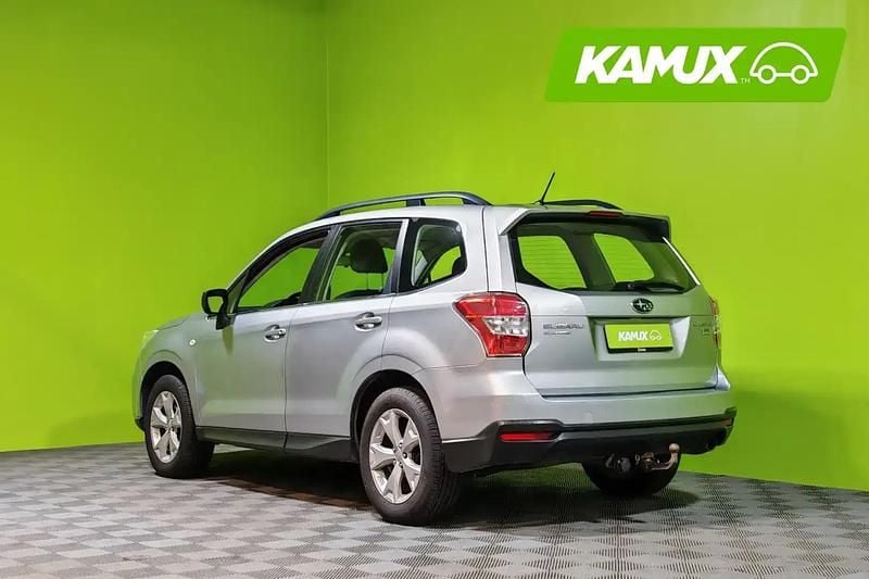 Käytetty Subaru Forester Active 147 HP (108 kW) 2014 Hopea / harmaa Katumaasturi