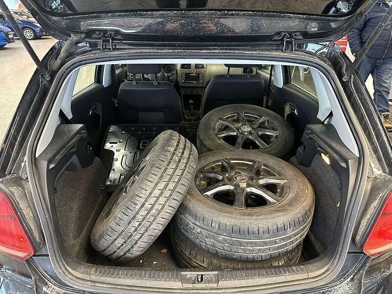 Käytetty VW Polo Trendline 75 HP (55 kW) 2015 Viistoperä