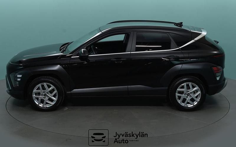 Käytetty Hyundai Kona Premium 141 HP (103 kW) 2024 Musta Katumaasturi