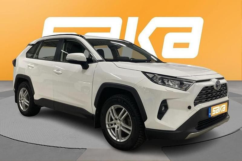 Käytetty Toyota RAV4 Hybrid Active 178 HP (130 kW) 2023 Katumaasturi