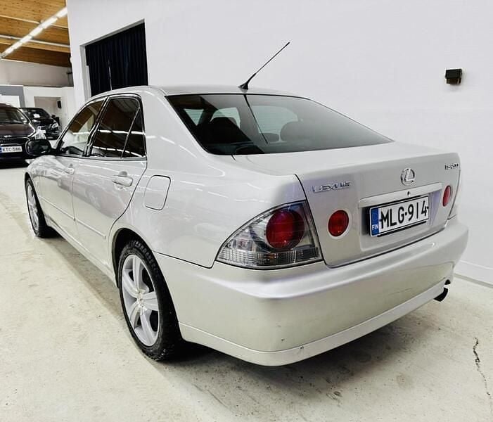 Käytetty Lexus IS200 155 HP (114 kW) 2005 Sedan