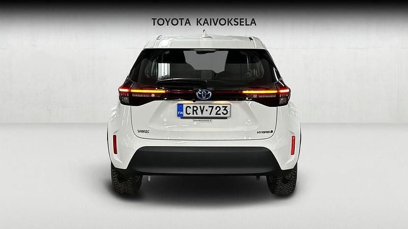 Käytetty Toyota Yaris Cross Active 116 HP (85 kW) 2024 Valkoinen Katumaasturi