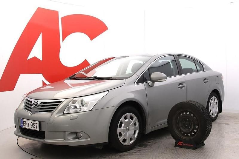 Käytetty Toyota Avensis Sol 147 HP (108 kW) 2010 Harmaa Sedan