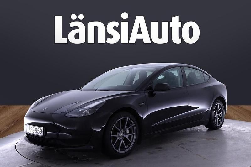 Musta Käytetty 2022 Tesla Model 3 RWD Sedan | 24 850 € (Perustarjous) - Kuva 1/1