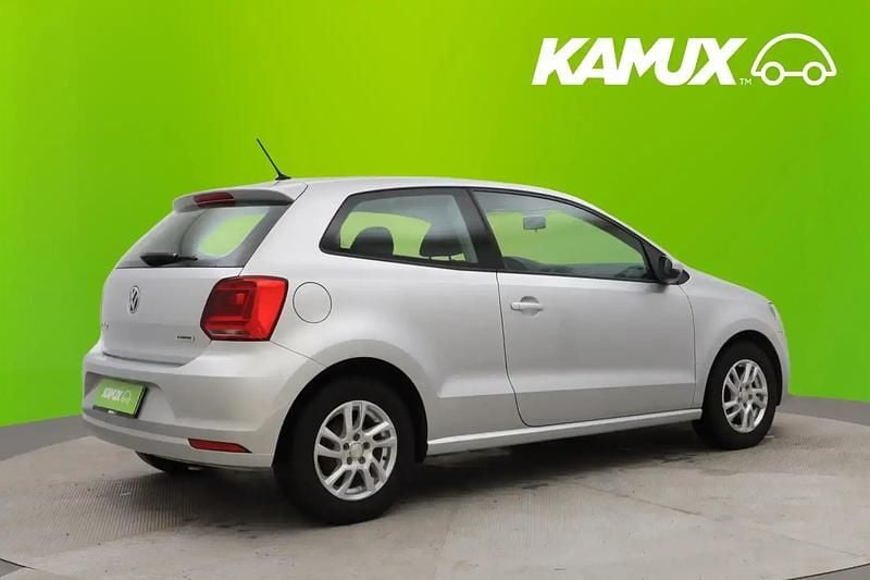 Käytetty VW Polo Comfortline 75 HP (55 kW) 2014 Hopea / harmaa Sedan