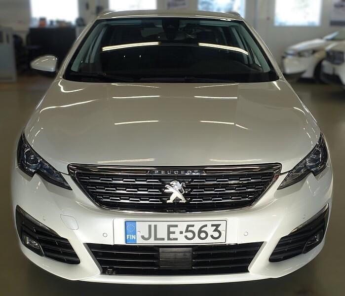 Käytetty Peugeot 308 SW Allure 131 HP (96 kW) 2019 Farmari