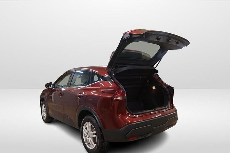 Käytetty Nissan Qashqai Acenta 158 HP (116 kW) 2024 Met. punainen Katumaasturi