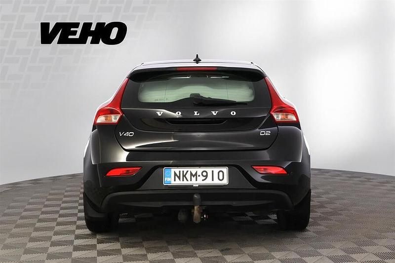 Käytetty Volvo V40 Business Edition 120 HP (88 kW) 2016 Musta Viistoperä