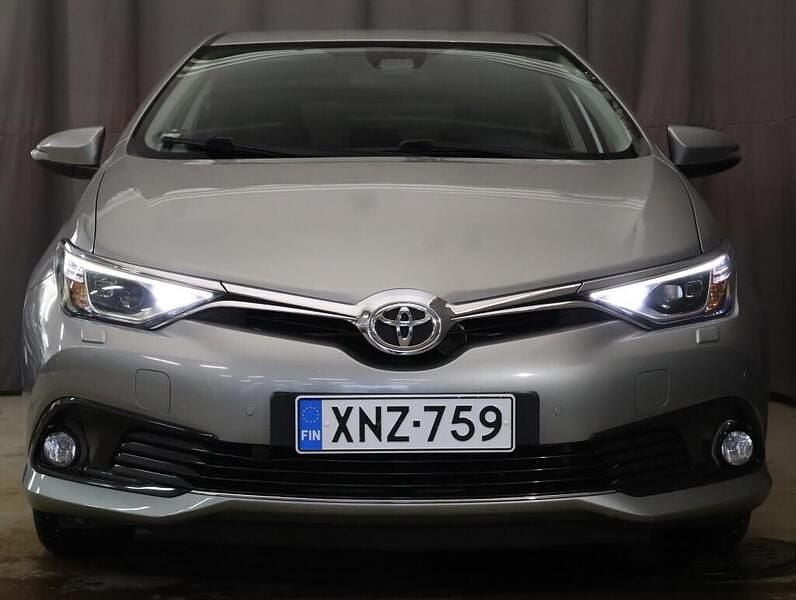 Käytetty Toyota Auris Multidrive S 116 HP (85 kW) 2016 Harmaa Viistoperä