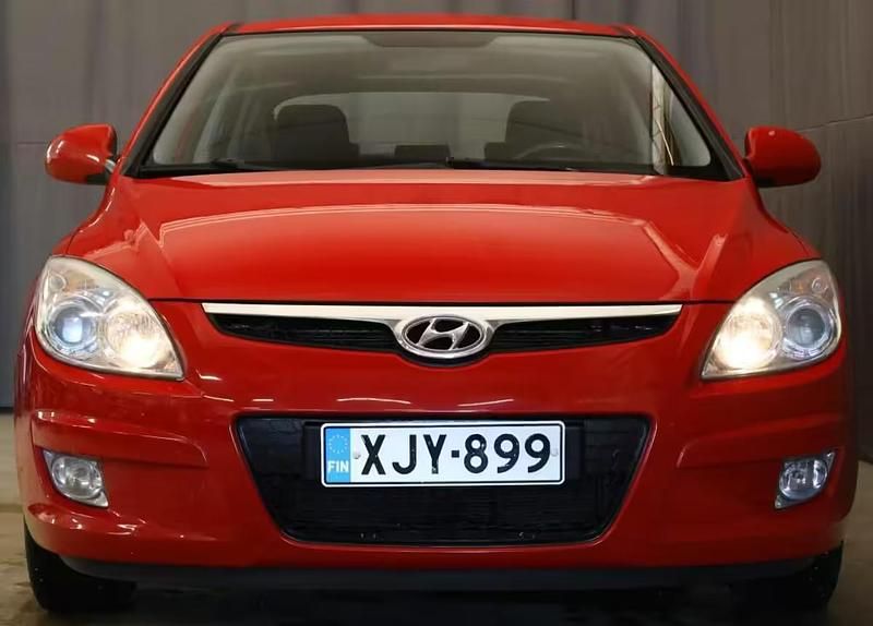 Käytetty Hyundai i30 Comfort 121 HP (88 kW) 2008 Punainen Farmari