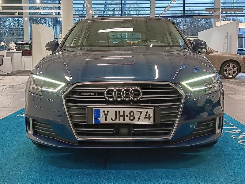 Käytetty Audi A3 Sportback Business 184 HP (135 kW) 2016 Harmaa Viistoperä
