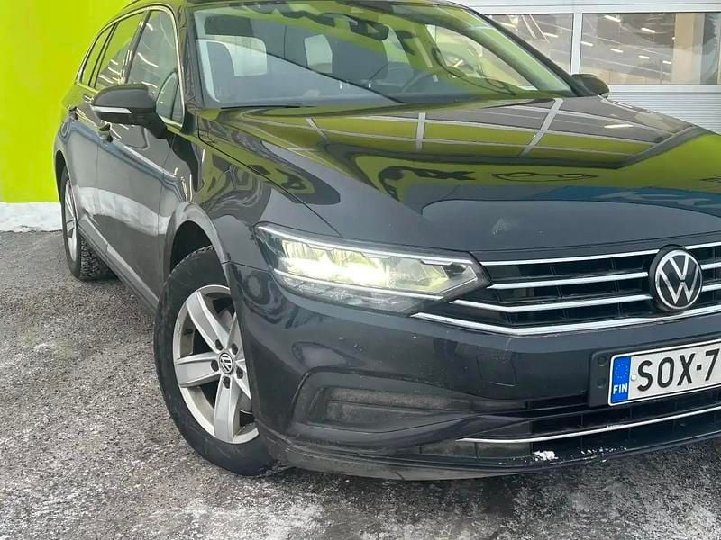 Käytetty VW Passat Comfortline 150 HP (110 kW) 2022 Musta Farmari