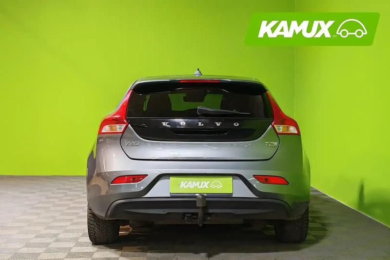 Käytetty Volvo V40 Business Edition 122 HP (89 kW) 2019 Hopea / harmaa Sedan