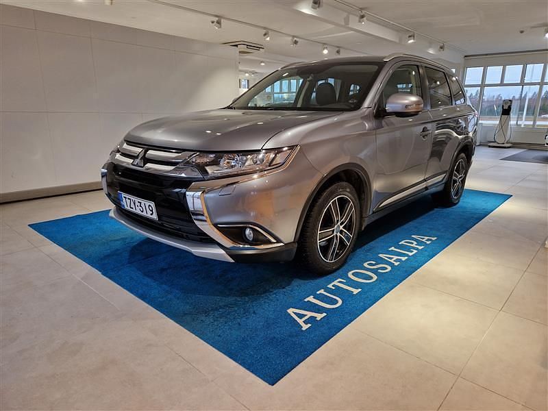Harmaa Käytetty 2015 Mitsubishi Outlander Instyle Katumaasturi | 16 900 € (Perustarjous) - Kuva 1/4