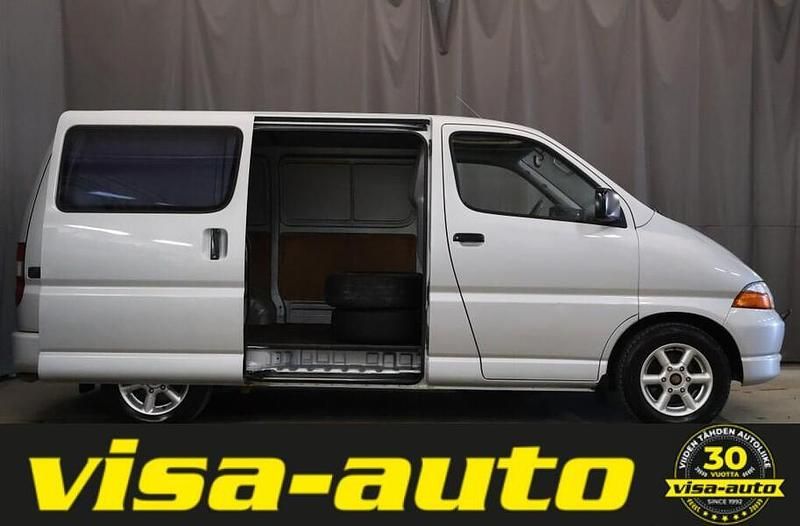 Käytetty Toyota HiAce 88 HP (64 kW) 2004 Hopea Tila-auto