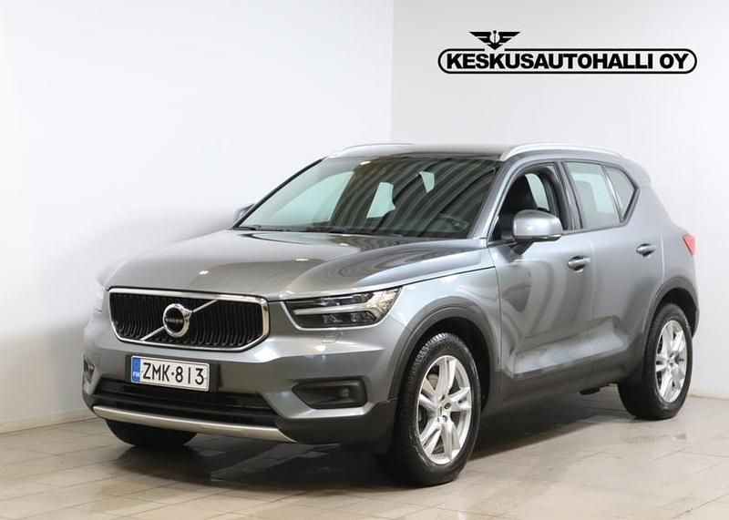 Harmaa Käytetty 2019 Volvo XC40 Momentum Katumaasturi | 29 950 € (Perustarjous) - Kuva 1/4
