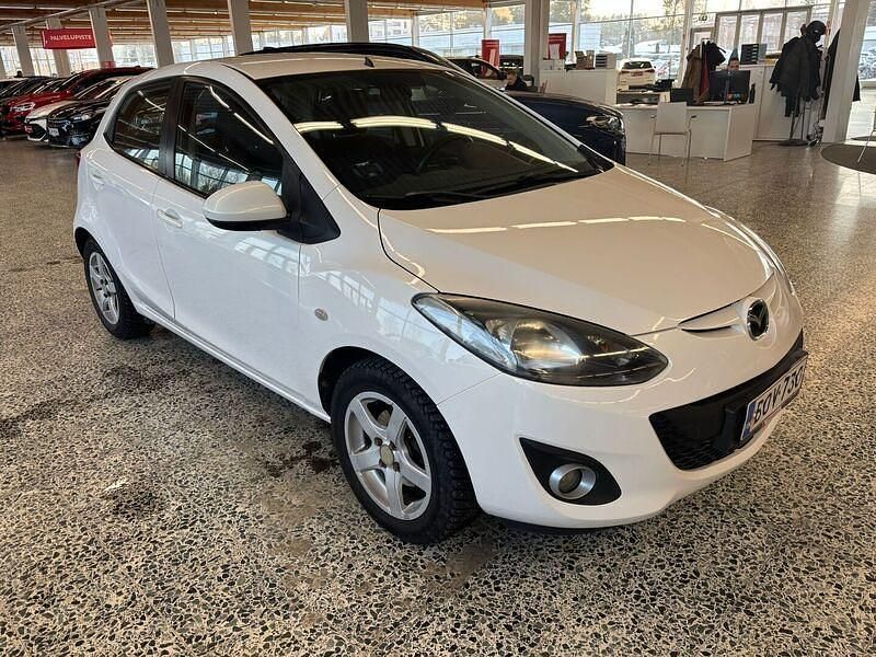 Käytetty Mazda 2 Dynamic 102 HP (75 kW) 2011 Valkoinen Viistoperä