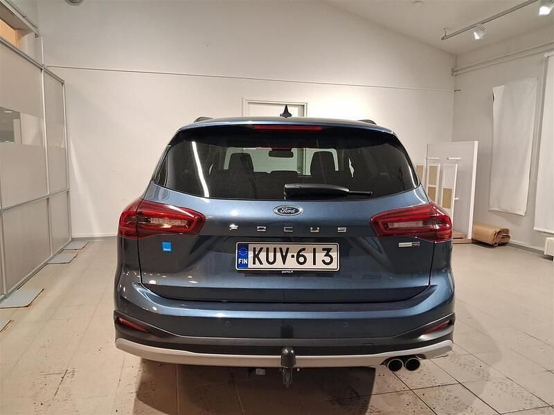 Käytetty Ford Focus Active 126 HP (92 kW) 2022 Sininen Farmari