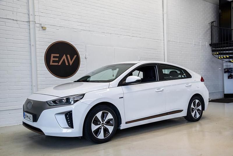 Valkoinen Käytetty 2018 Hyundai Ioniq Comfort Viistoperä | 8 980 € (Perustarjous) - Kuva 1/4