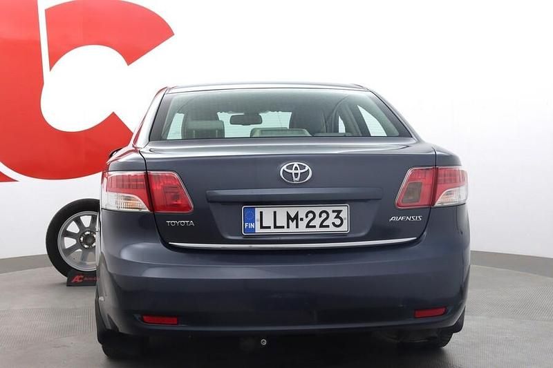 Käytetty Toyota Avensis Multidrive S 147 HP (108 kW) 2010 Sininen Sedan