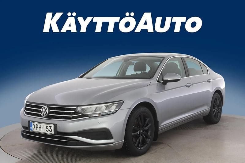 Käytetty VW Passat Style 150 HP (110 kW) 2020 Sininen Sedan