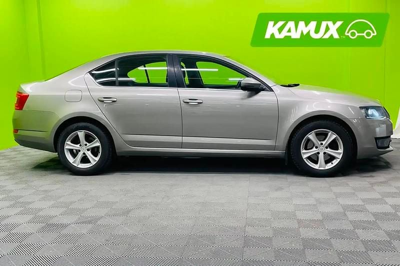 Käytetty Skoda Octavia Elegance 140 HP (102 kW) 2014 Cappuccino beige metallic Sedan