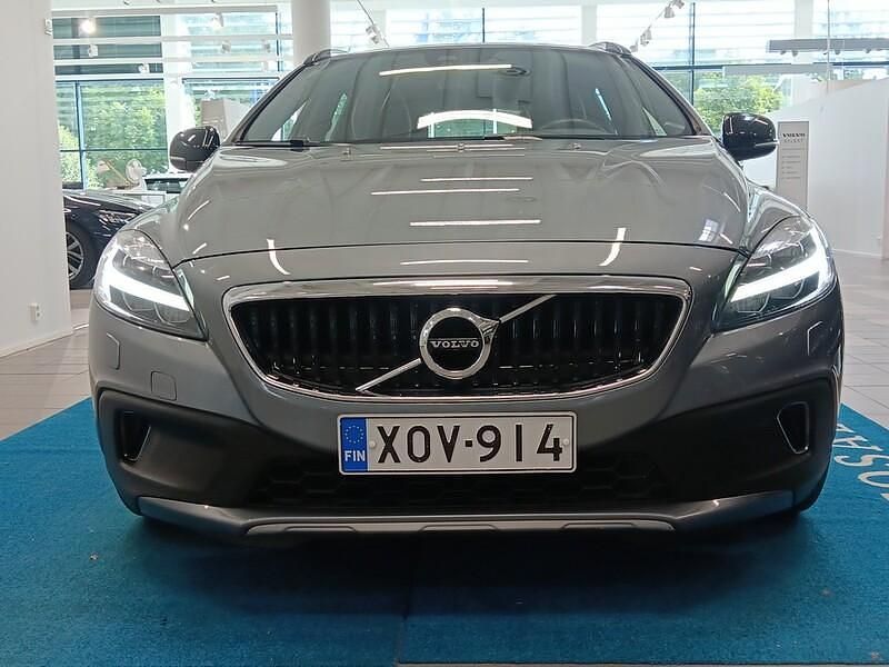 Käytetty Volvo V40 Business Edition 120 HP (88 kW) 2018 Harmaa Viistoperä