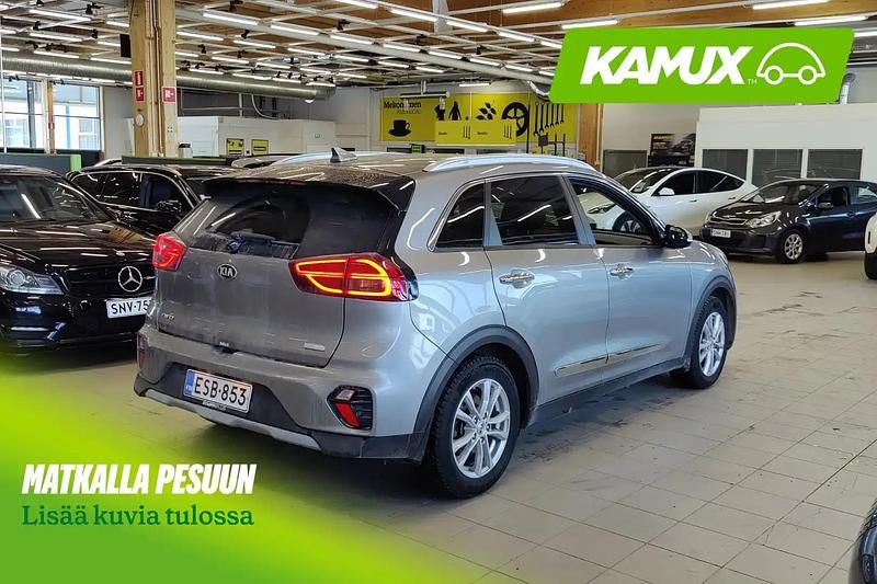 Käytetty Kia Niro Premium 105 HP (77 kW) 2020 Hopea / harmaa Katumaasturi