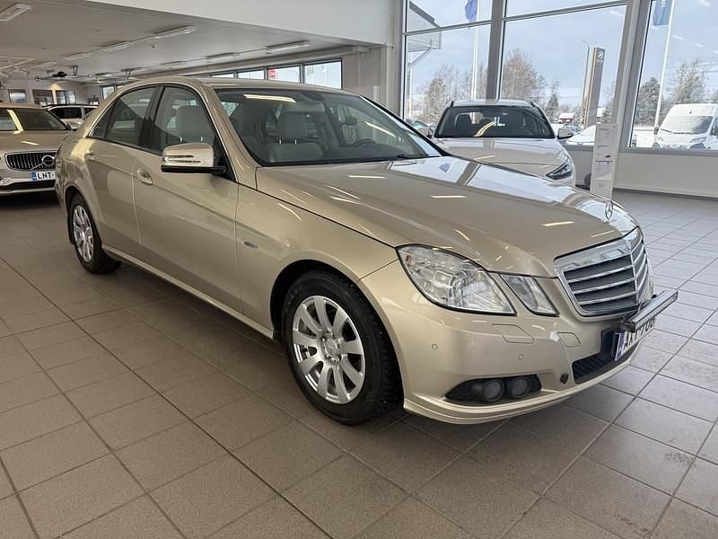 Käytetty Mercedes E200 Business 136 HP (100 kW) 2009 Ruskea Sedan