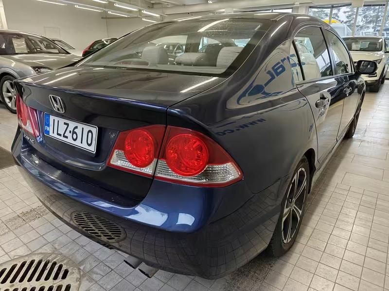 Käytetty Honda Civic Comfort 140 HP (102 kW) 2007 Sedan