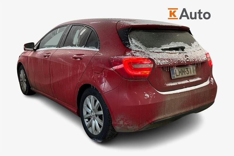 Käytetty Mercedes A160 90 HP (66 kW) 2015 Punainen Viistoperä