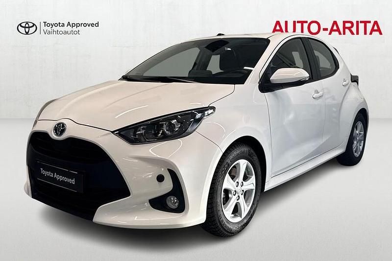 Valkoinen Käytetty 2022 Toyota Yaris Hybrid Active Viistoperä | 20 950 € (Hieman kallis) - Kuva 1/4