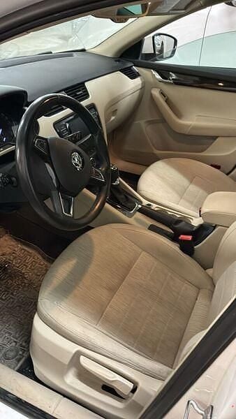 Käytetty Skoda Octavia Elegance 180 HP (132 kW) 2014 Viistoperä