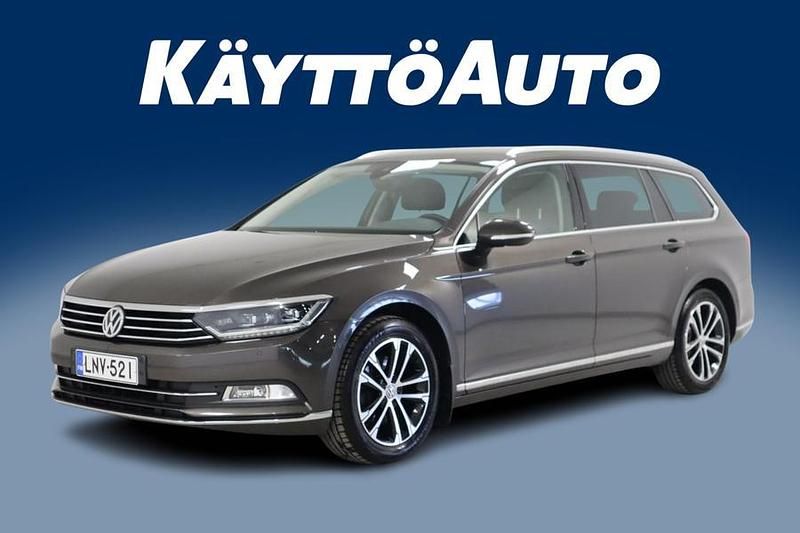 Ruskea (beige) Käytetty 2017 VW Passat Highline Farmari | 23 700 € (Kallis) - Kuva 1/4