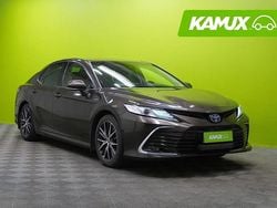 Ruskea Käytetty 2023 Toyota Camry Premium Sedan | 32 880 € (Perustarjous)
