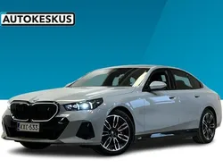 Harmaa Käytetty 2024 BMW i5 Comfort Edition Sedan | 59 690 € (Supertarjous)
