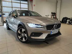 Käytetty 2021 Volvo V60 CC Business Edition Farmari | 35 800 € (Perustarjous)