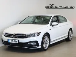 Valkoinen Käytetty 2020 VW Passat R-line Sedan | 26 950 € (Perustarjous)