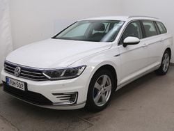 Valkoinen Käytetty 2018 VW Passat GTE Farmari | 17 900 € (Hieman kallis)