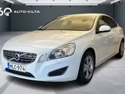 Valkoinen Käytetty 2012 Volvo S60 Momentum Sedan | 8 900 € (Perustarjous)