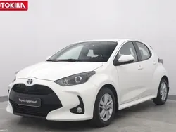 Valkoinen Käytetty 2023 Toyota Yaris Active Sedan | 20 650 € (Perustarjous)