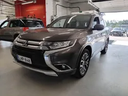 Ruskea Käytetty 2016 Mitsubishi Outlander Intense Katumaasturi | 10 880 € (Hyvä tarjous)