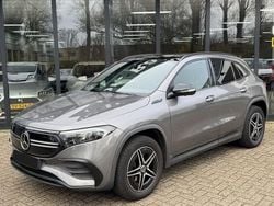 Käytetty 2021 Mercedes EQA250 Business Katumaasturi | 29 900 € (Kallis)