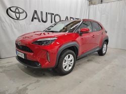Punainen Käytetty 2024 Toyota Yaris Cross Plus Katumaasturi | 32 900 € (Perustarjous)