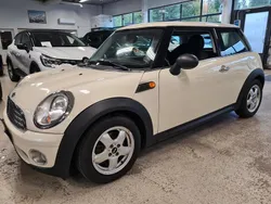 Valkoinen Käytetty 2010 Mini ONE Viistoperä | 6 400 €