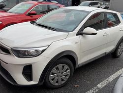 Valkoinen Käytetty 2025 Kia Stonic LX Katumaasturi | 23 480 € (Hieman kallis)