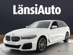 Valkoinen Käytetty 2022 BMW 530e M Sport Farmari | 36 790 € (Perustarjous)