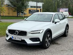 Käytetty 2022 Volvo V60 CC Business Edition Farmari | 31 790 € (Perustarjous)
